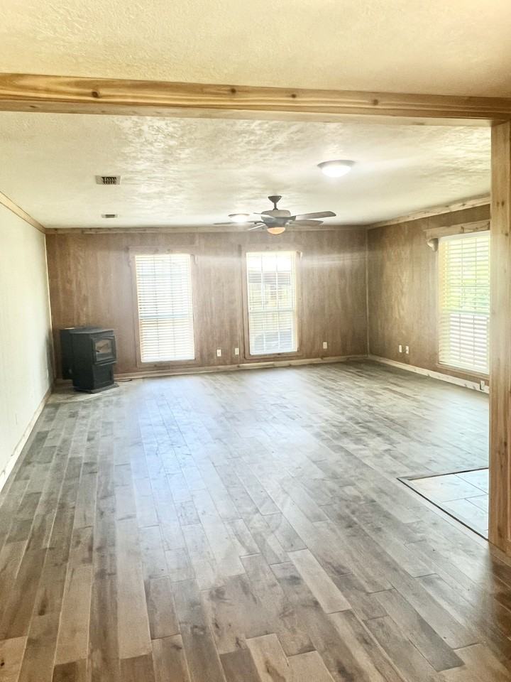 510 Murchison St - Photo 5 of 17