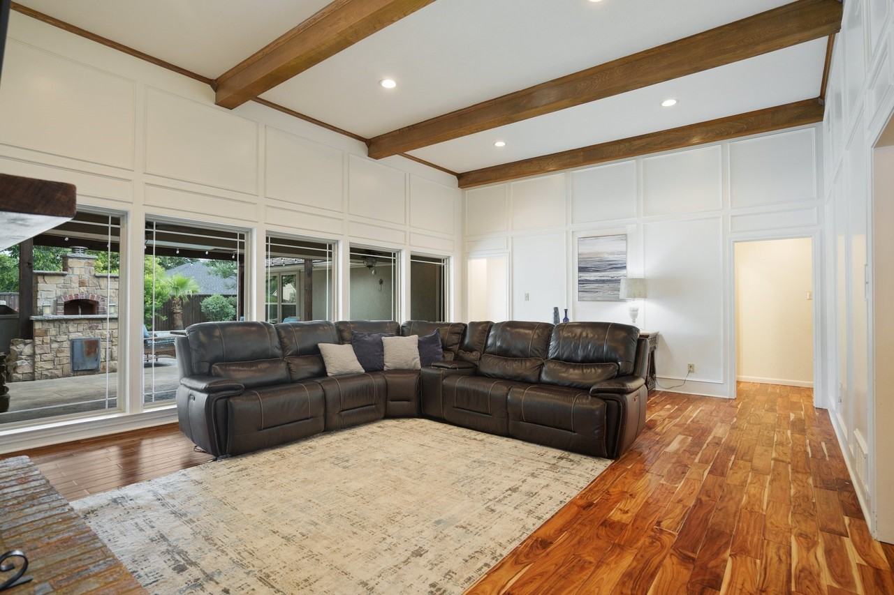 6423 Redpine Rd - Photo 3 of 40