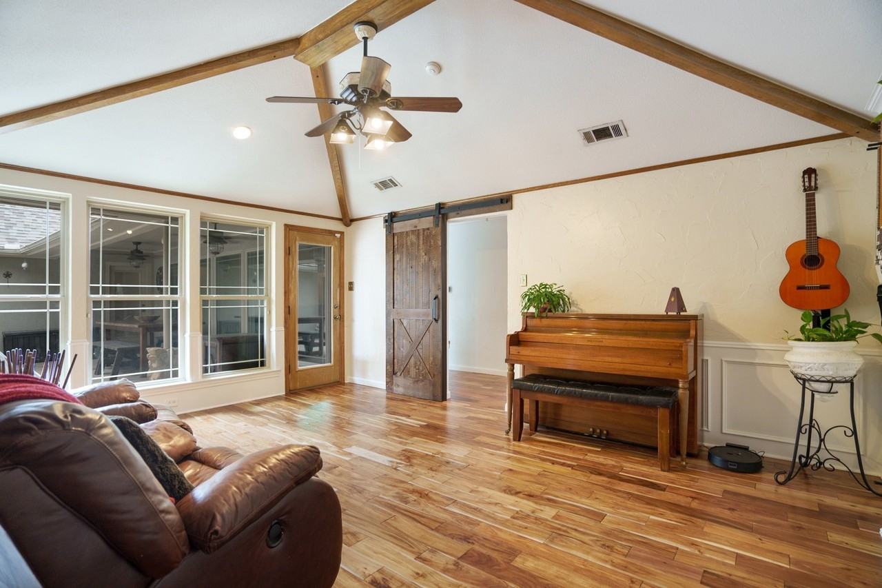 6423 Redpine Rd - Photo 4 of 40