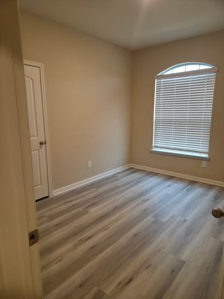 1898 Sandalwood Way - Photo 5 of 15