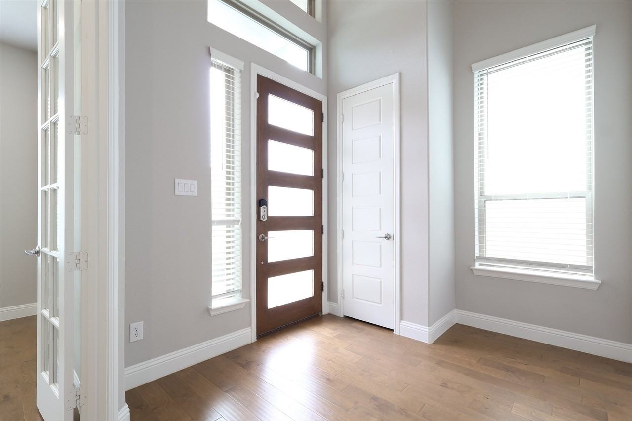 12978 Caprock Dr - Photo 4 of 40