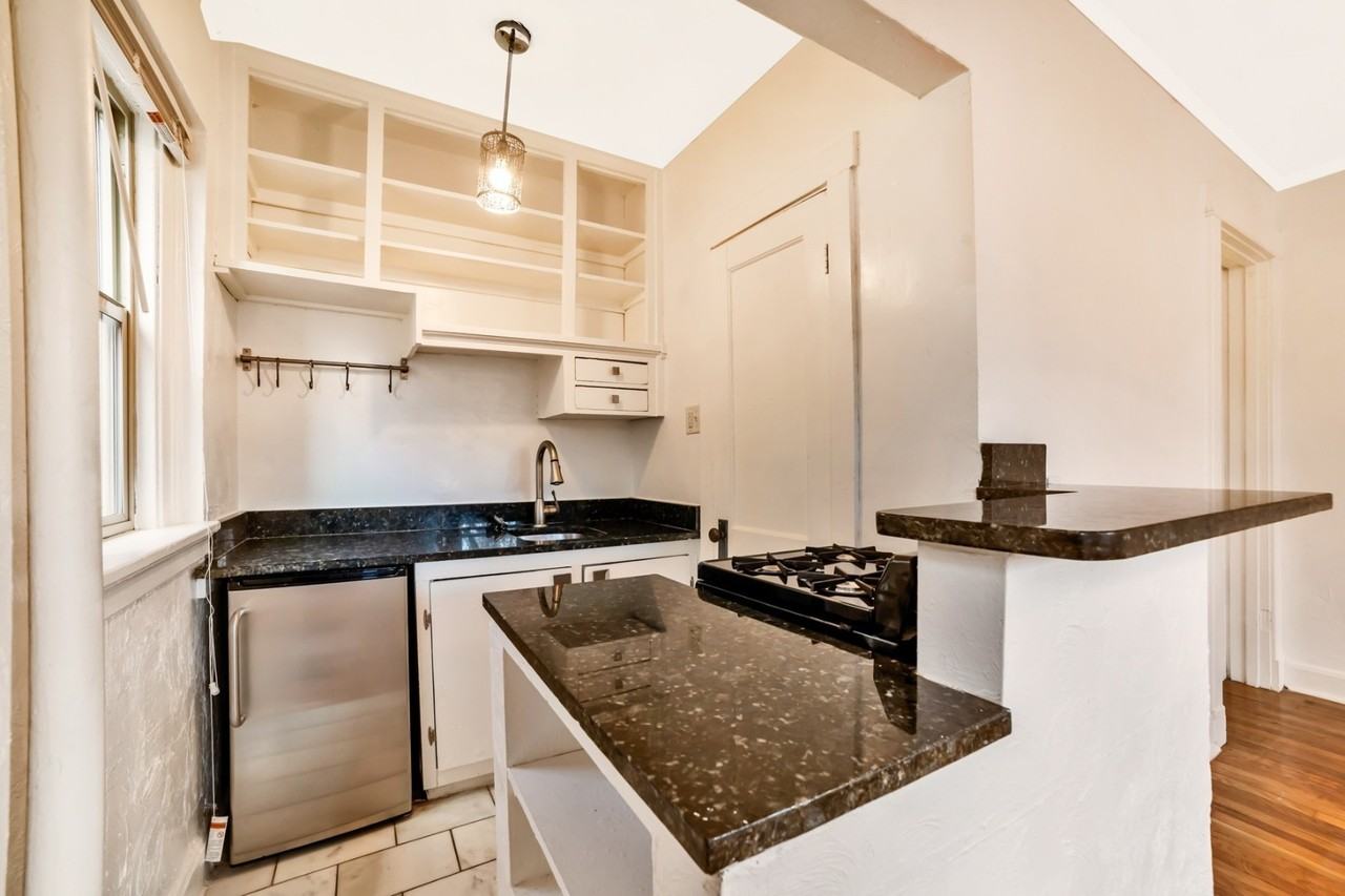 1226 N Marion St #12 - Photo 3 of 12
