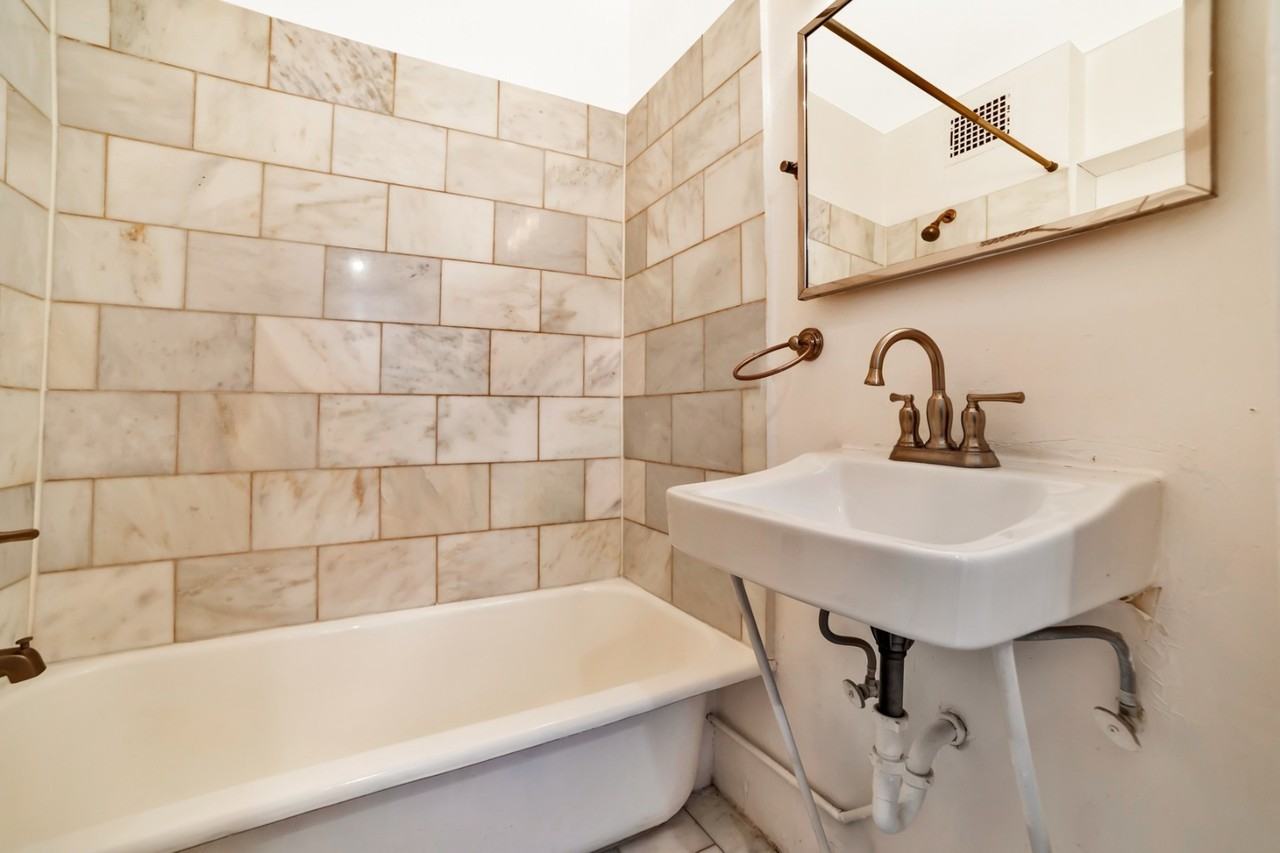 1226 N Marion St #12 - Photo 5 of 12