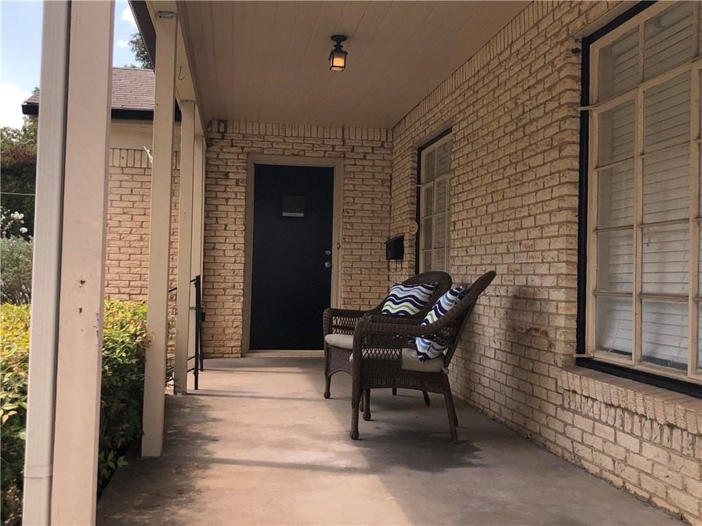 6215 Kenwood Ave - Photo 4 of 26
