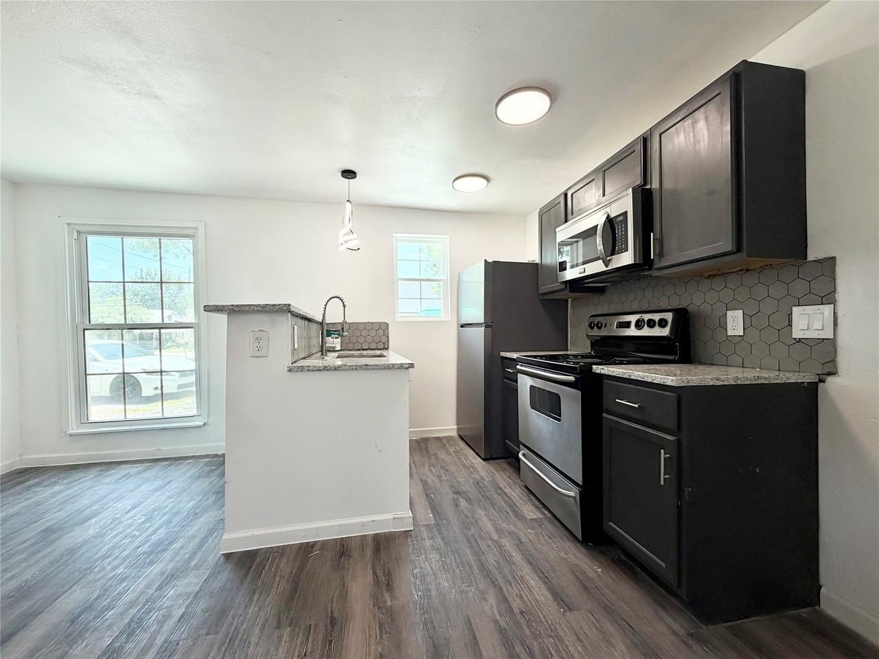 211 S Mable St - Photo 6 of 15