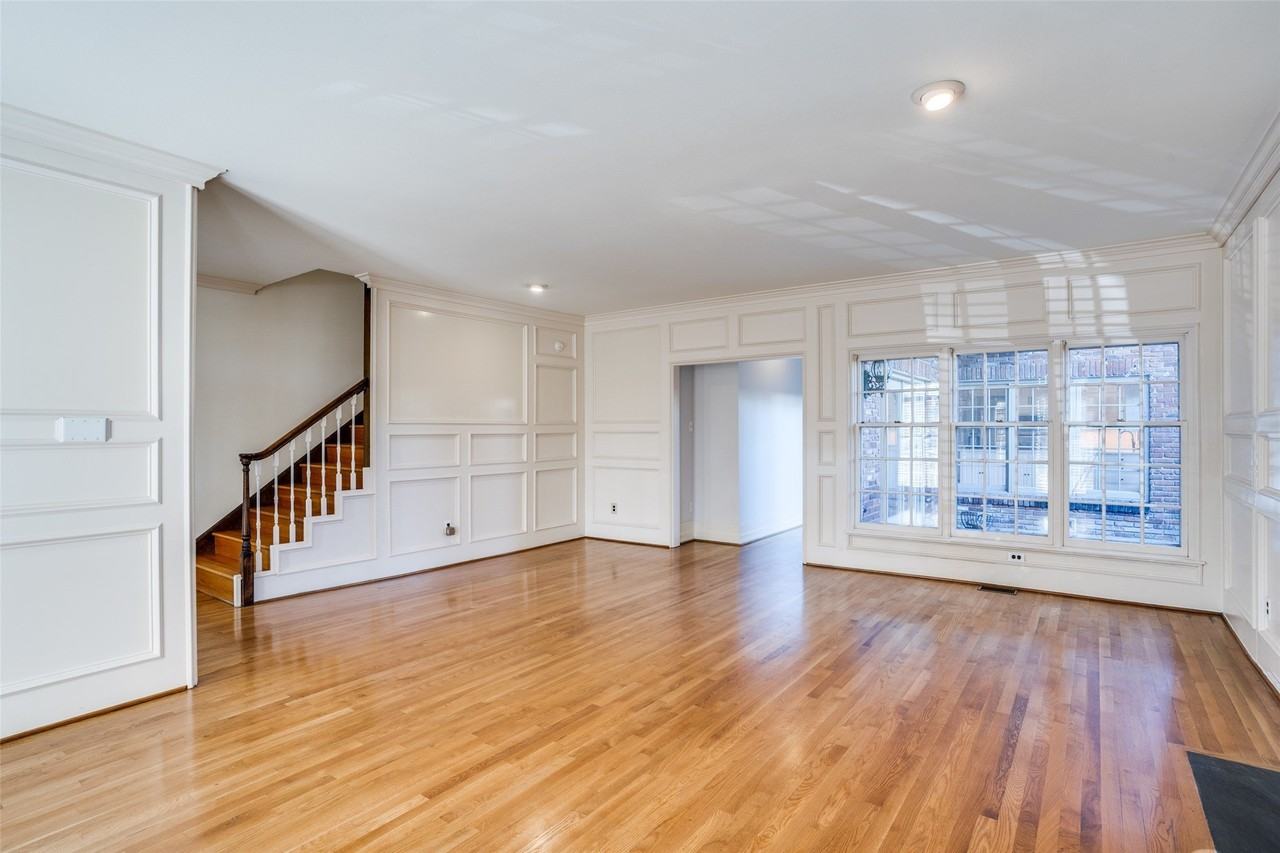 4100 Lovers Ln - Photo 5 of 36