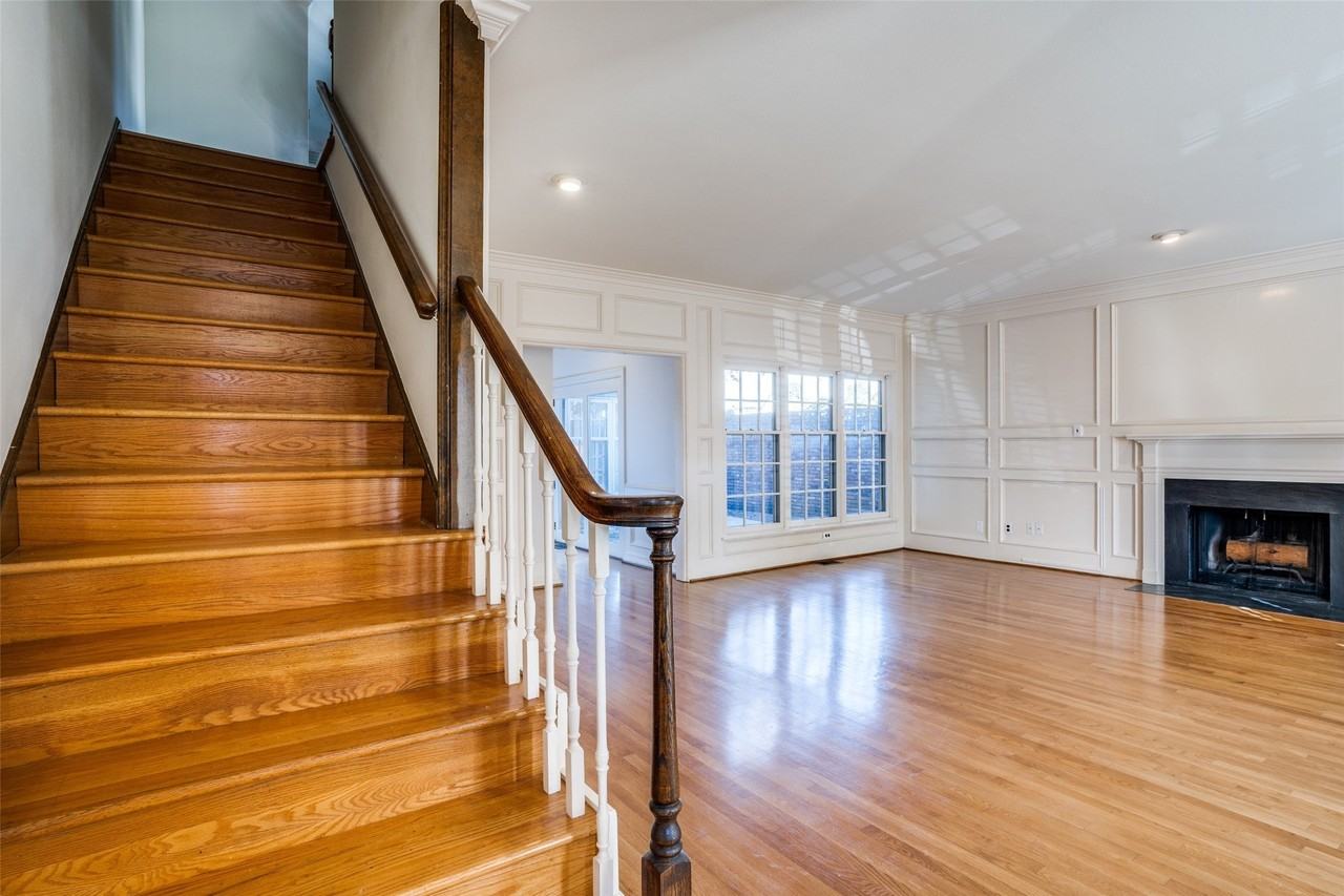 4100 Lovers Ln - Photo 6 of 36