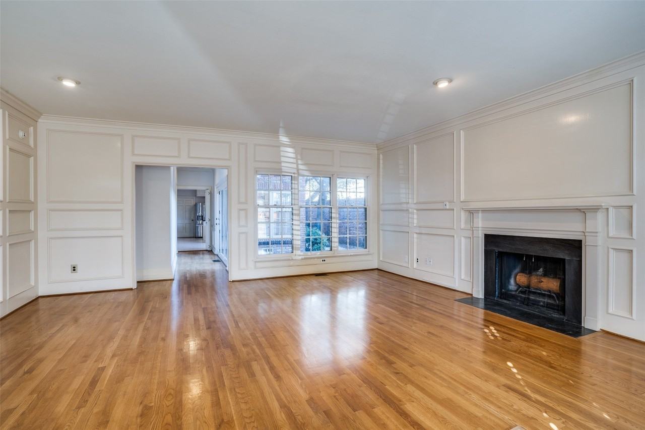 4100 Lovers Ln - Photo 7 of 36