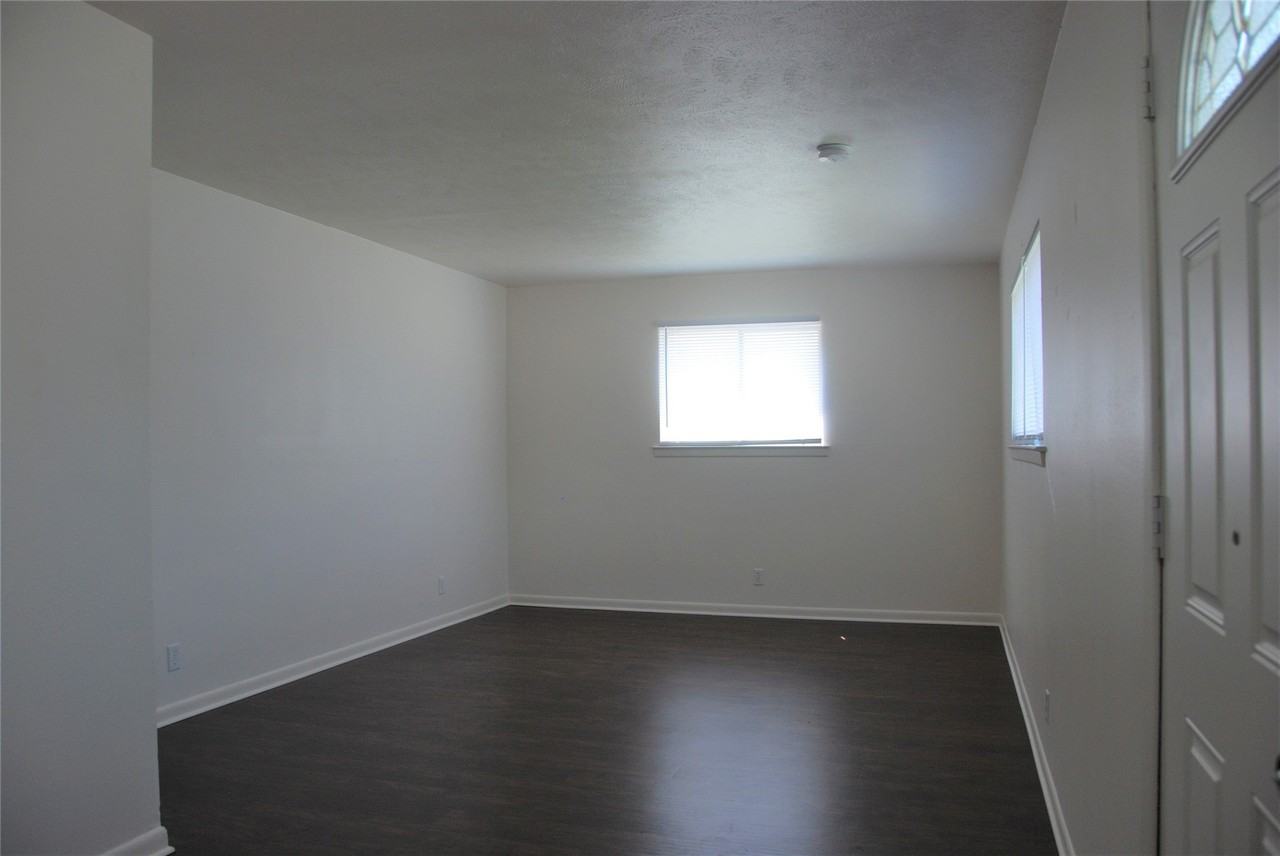 3520 Sunnydale Ln - Photo 2 of 19