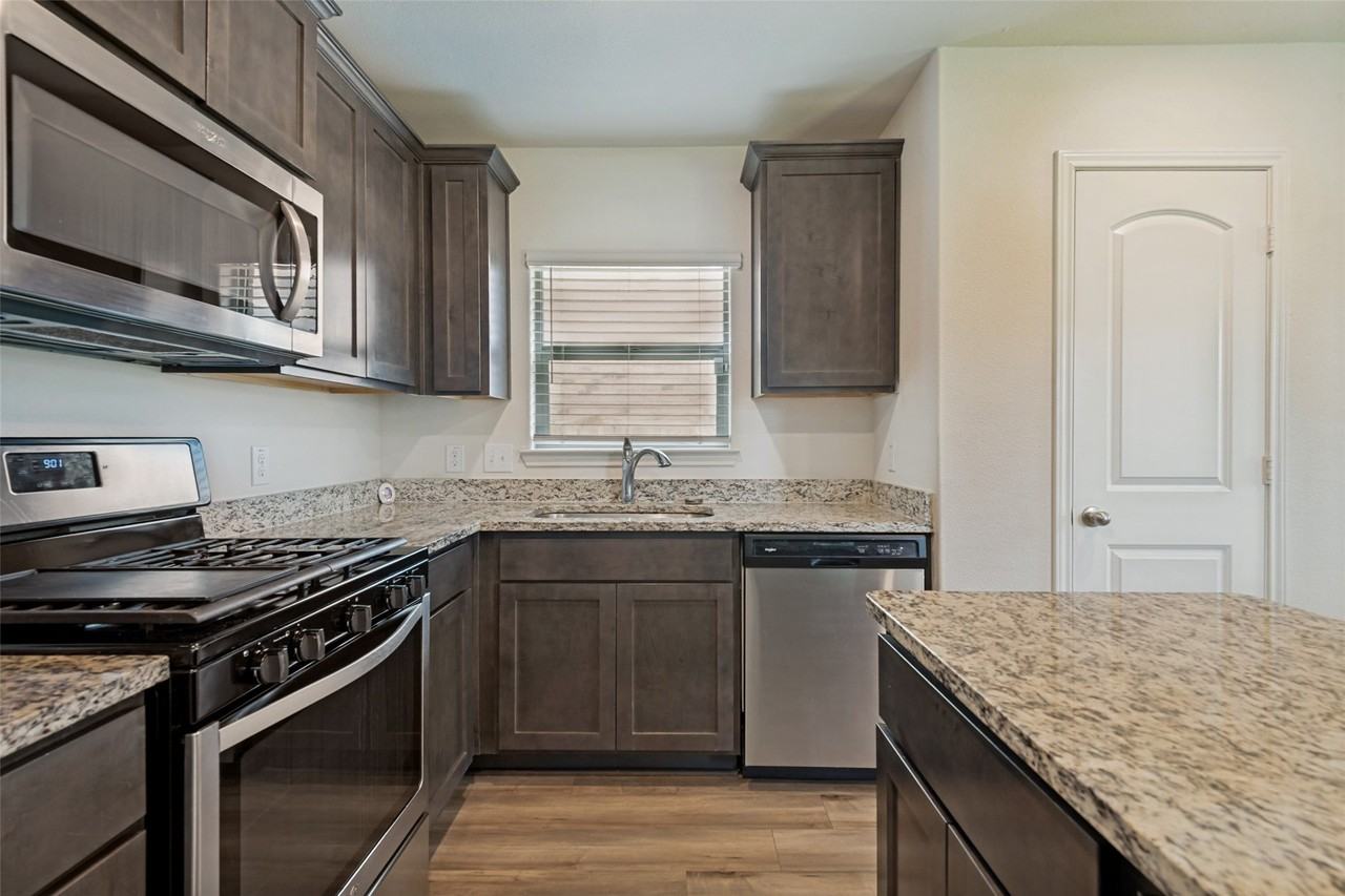 3121 Angus Dr - Photo 7 of 24