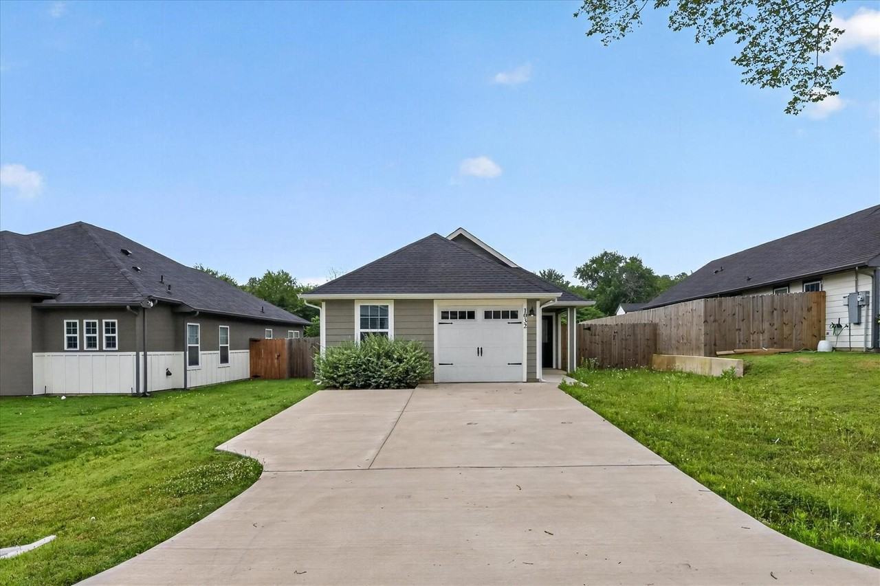 1032 Ray Dr