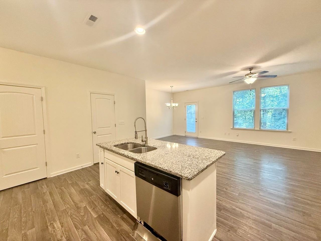 117 Hill Shore Ln - Photo 4 of 24