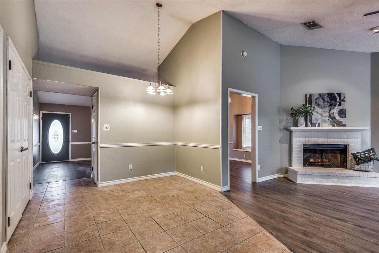 4409 Seville Ln - Photo 3 of 24