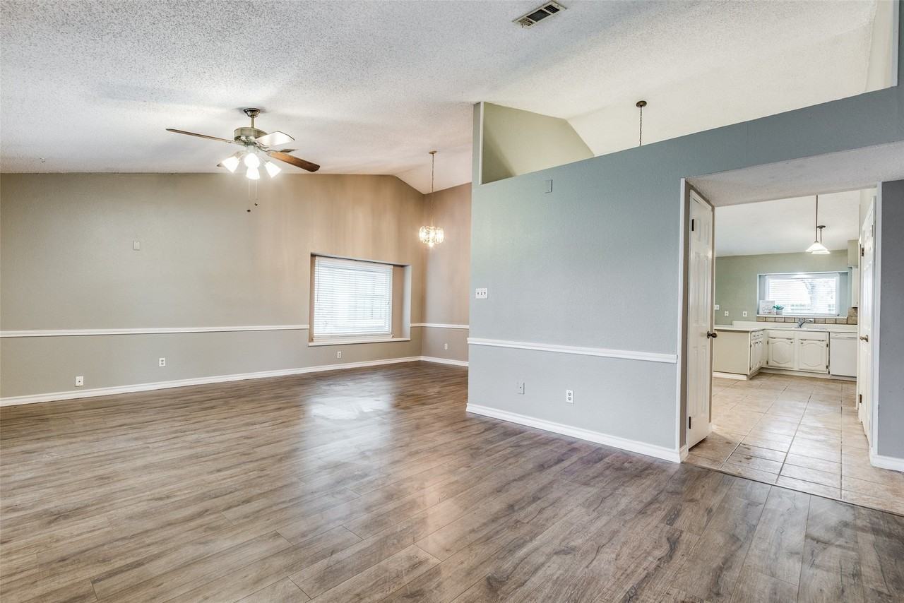 4409 Seville Ln - Photo 5 of 24