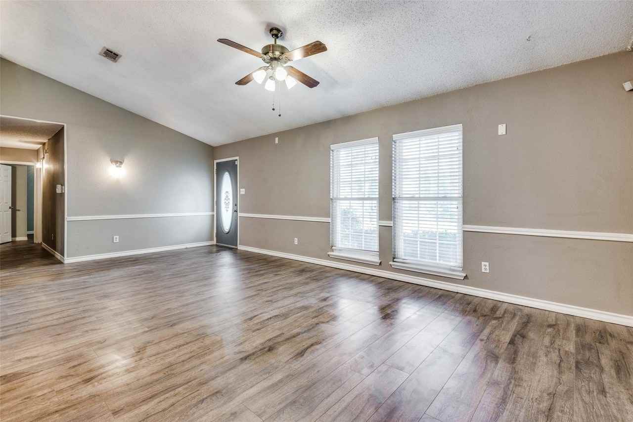4409 Seville Ln - Photo 7 of 24