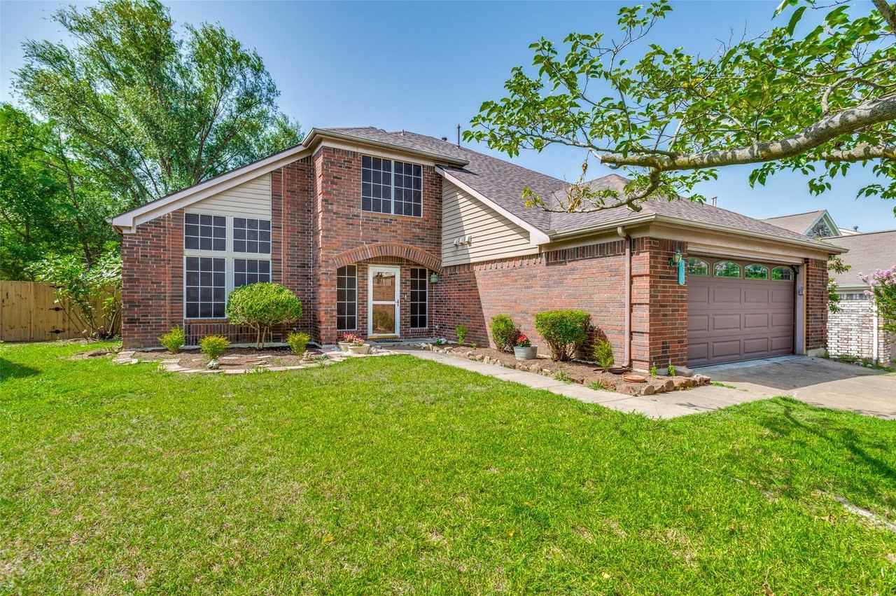 8420 Creekbluff Dr - Photo 2 of 25