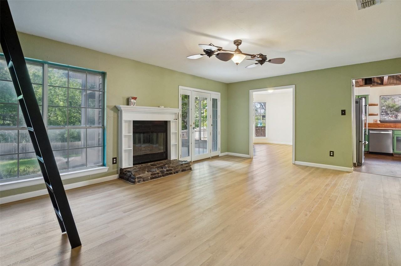 8420 Creekbluff Dr - Photo 5 of 25