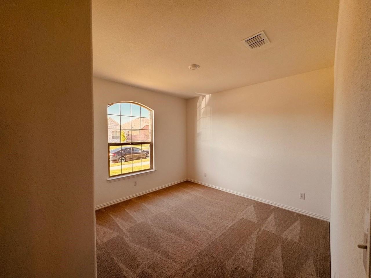 209 Ardsley Ln - Photo 4 of 18