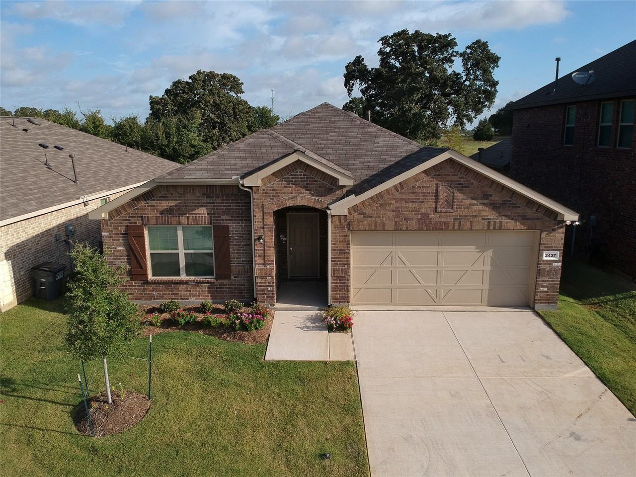2437 Opaline Dr - Photo 2 of 37