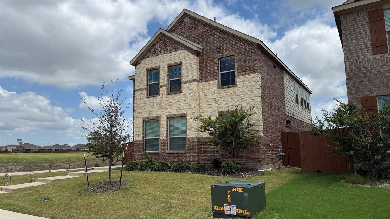 3750 Honey Daisy Dr - Photo 2 of 24