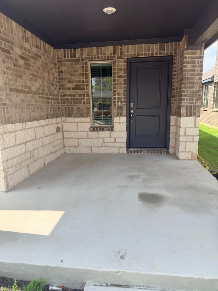1307 Crookpost Dr - Photo 2 of 20