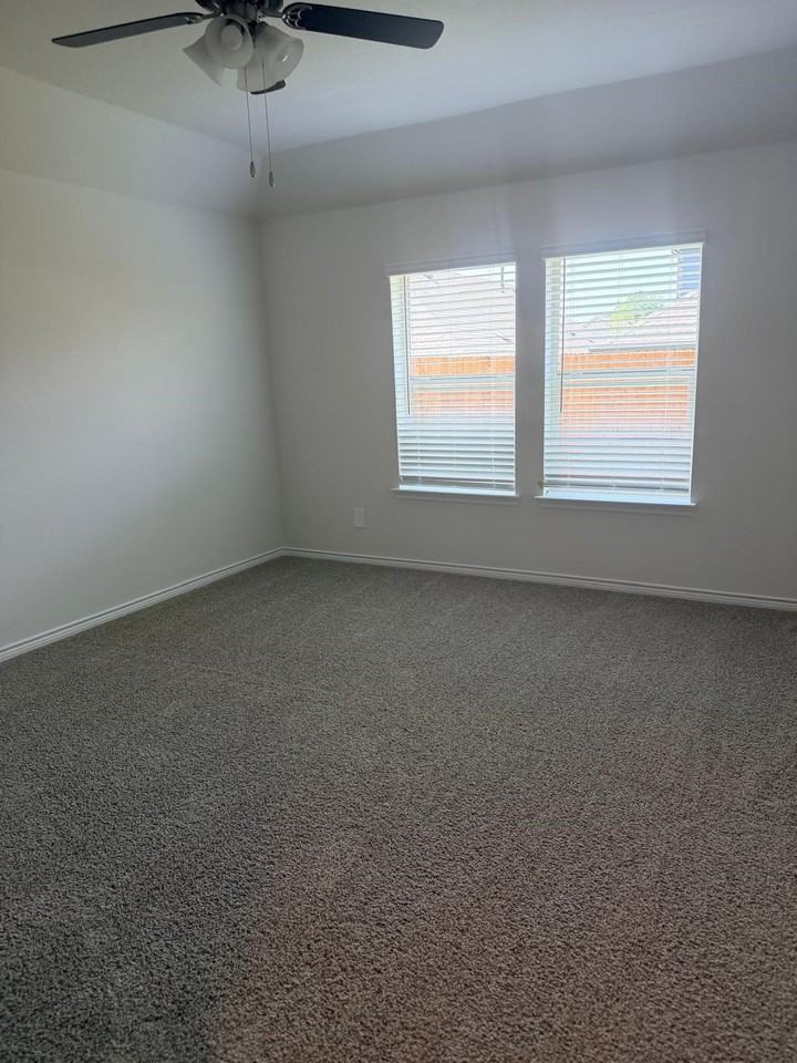 1307 Crookpost Dr - Photo 4 of 20