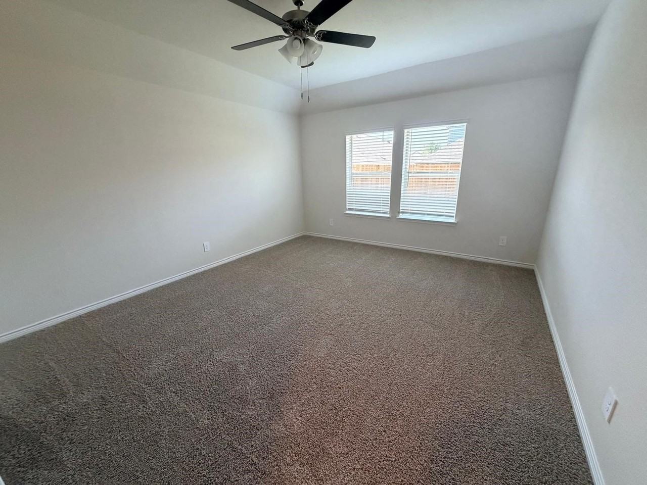 1307 Crookpost Dr - Photo 5 of 20