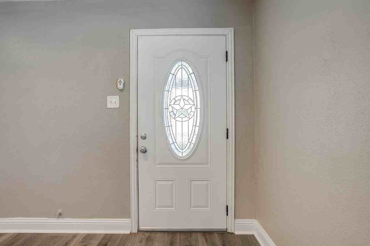 3221 Mccart Ave - Photo 3 of 20