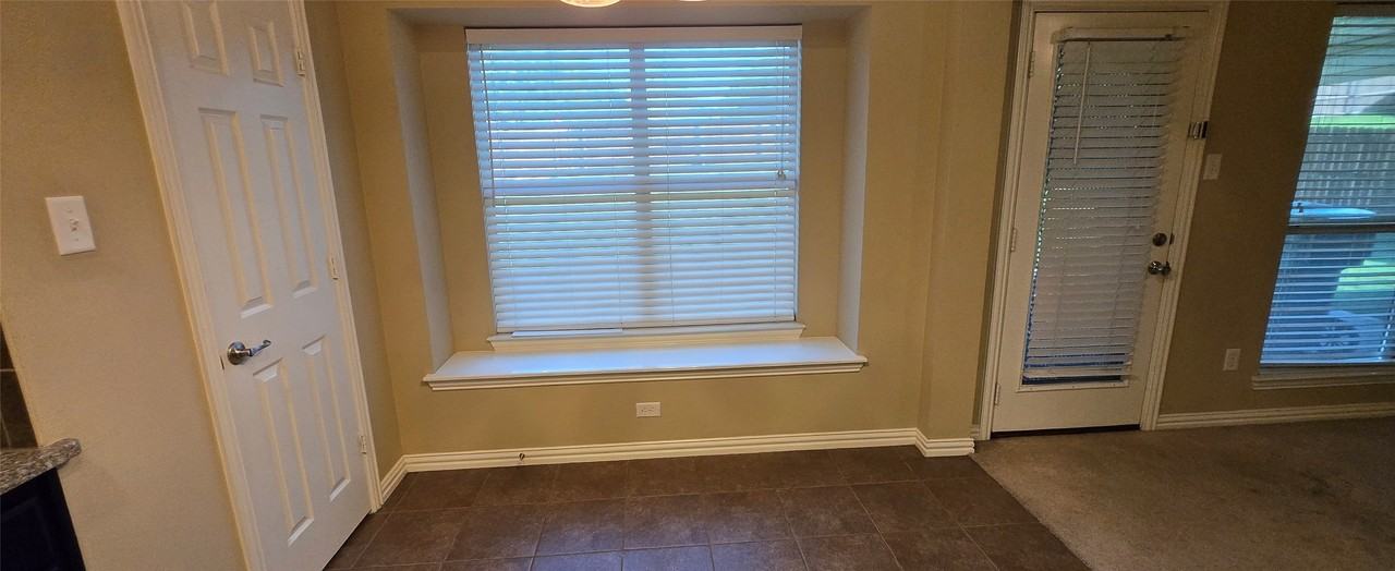 2342 Lake Hollow Cir - Photo 5 of 20