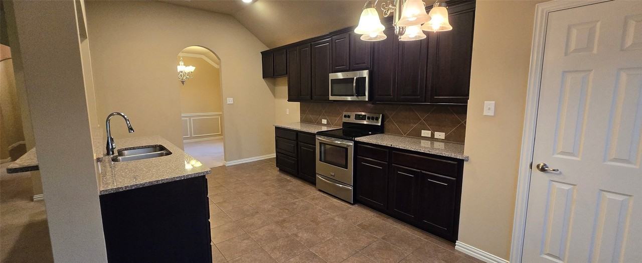 2342 Lake Hollow Cir - Photo 7 of 20