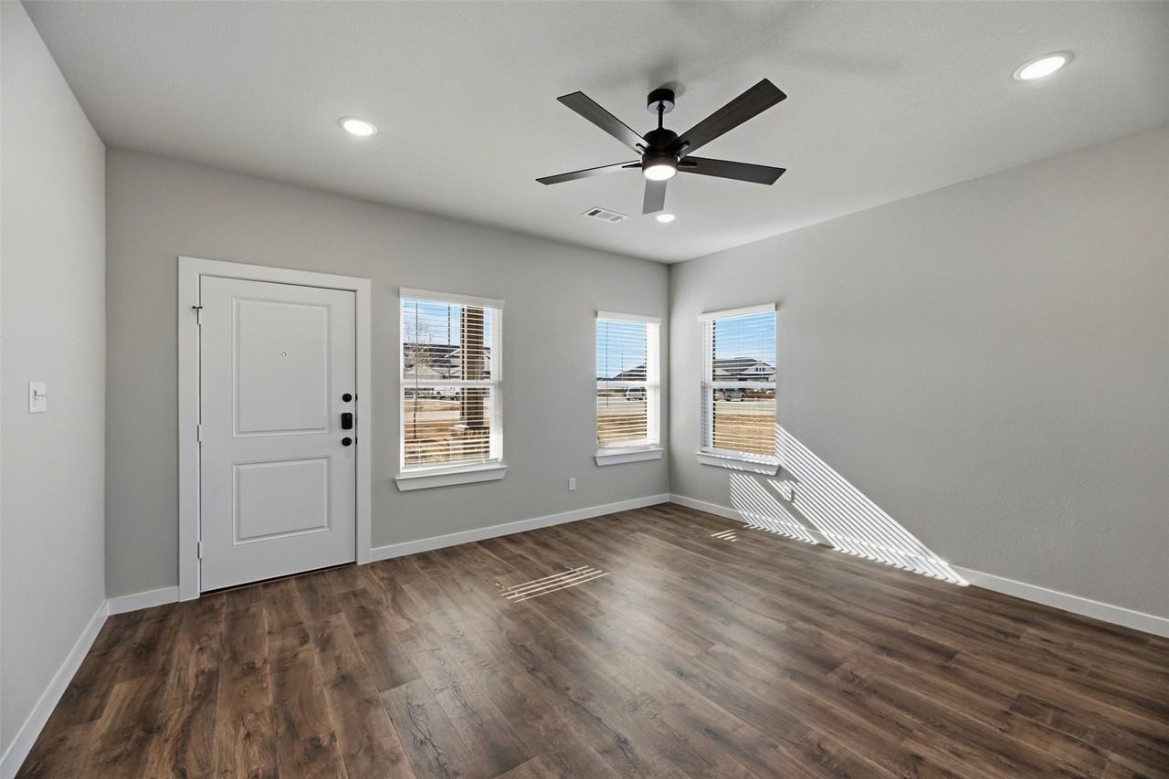 4405 Clovis Ct - Photo 3 of 33