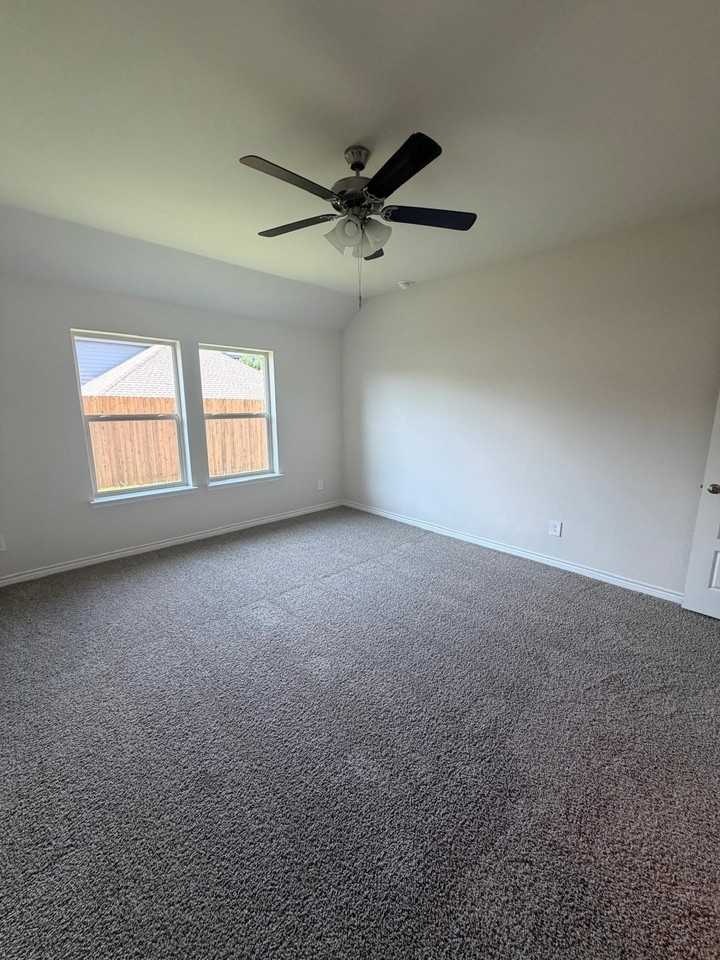 1313 Hopes Lake Dr - Photo 3 of 10