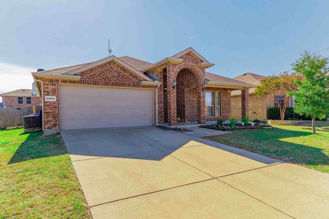 2805 Marsha Ln - Photo 2 of 32
