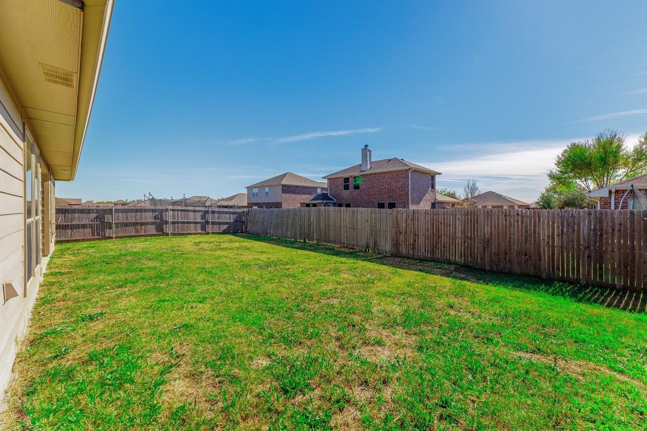 2805 Marsha Ln - Photo 5 of 32