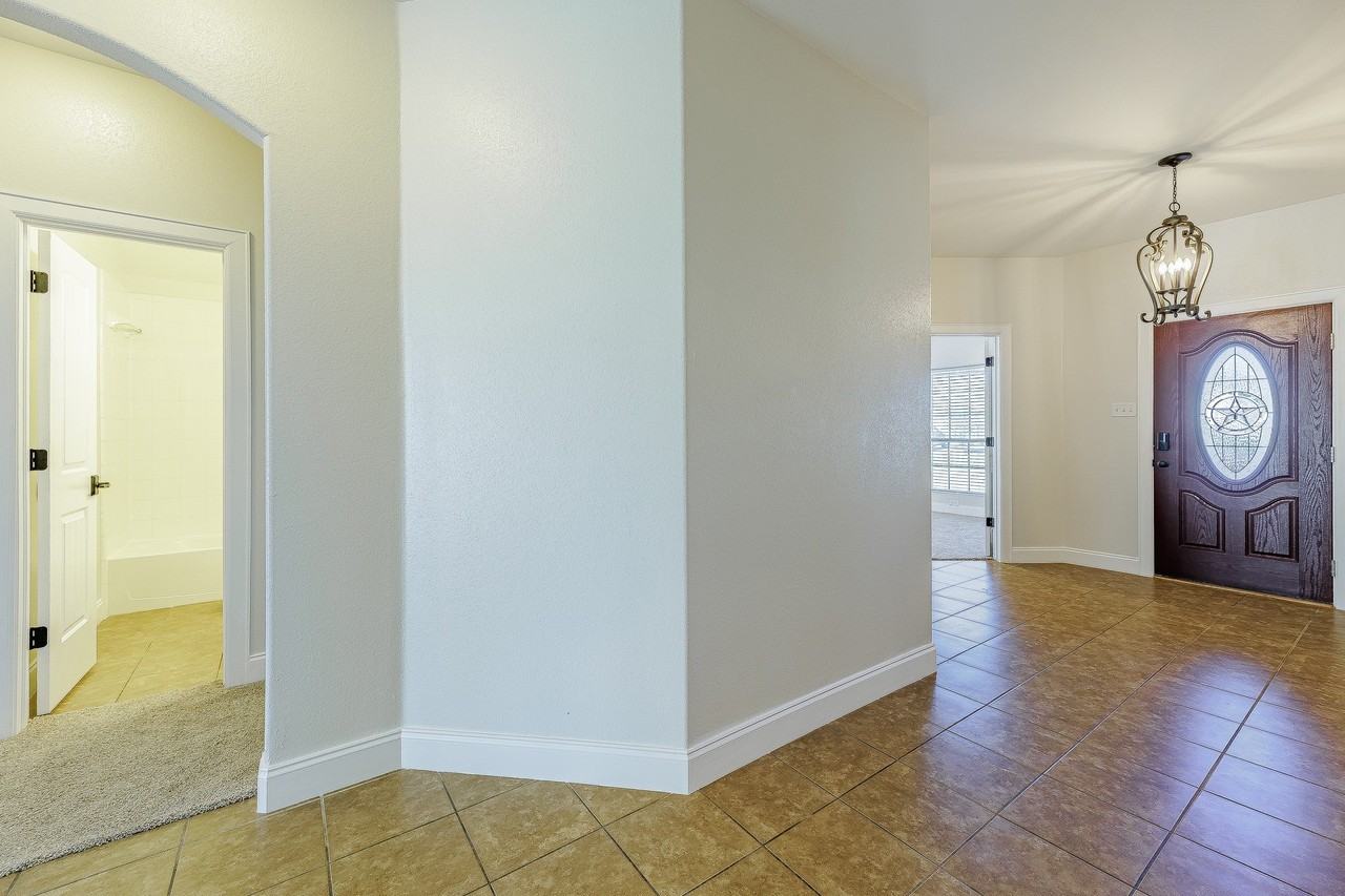 2805 Marsha Ln - Photo 6 of 32
