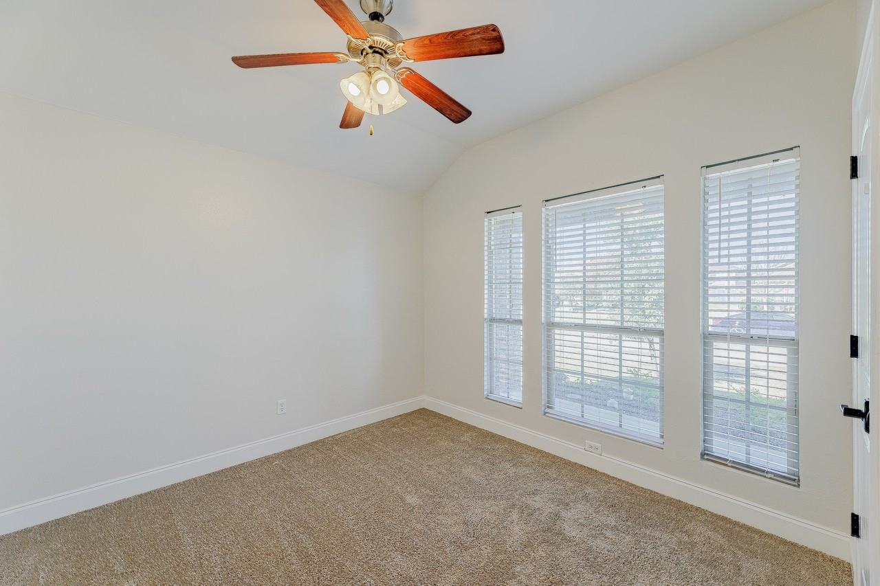 2805 Marsha Ln - Photo 7 of 32