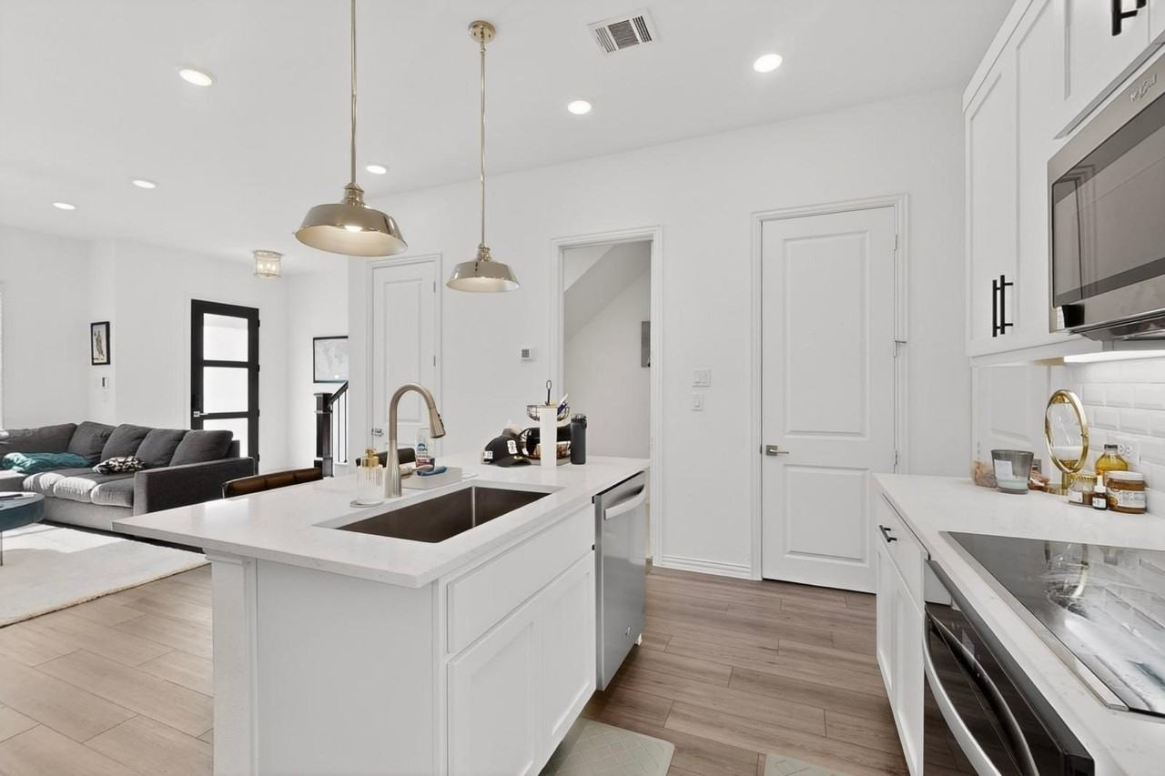 7546 Edgeware Rd - Photo 5 of 13