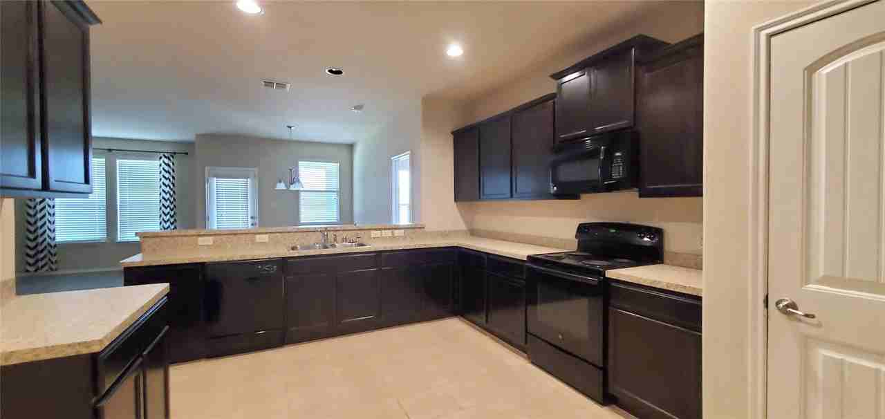 133 Oriole Dr - Photo 4 of 19