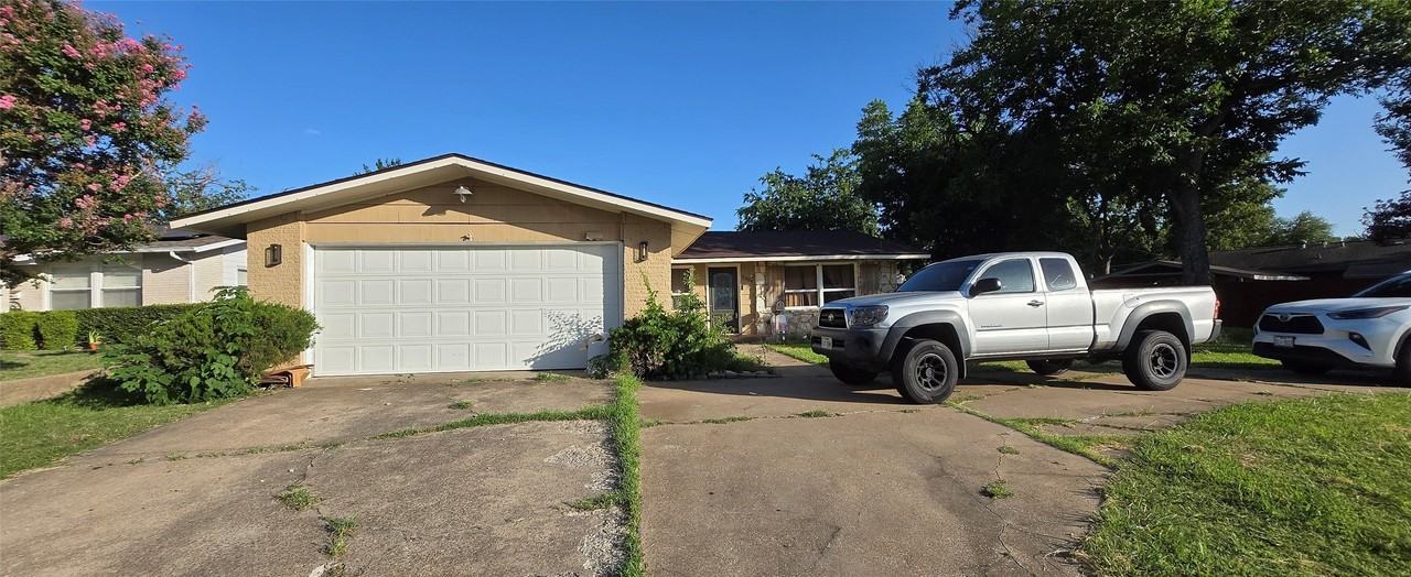 2304 Lakeland Dr - Photo 3 of 3