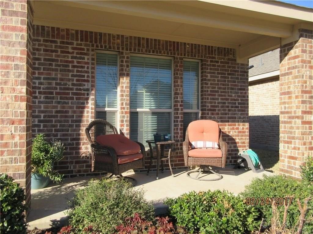1110 Lubbock Ln - Photo 3 of 36