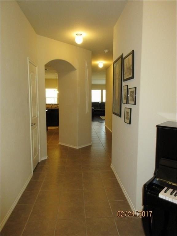 1110 Lubbock Ln - Photo 5 of 36