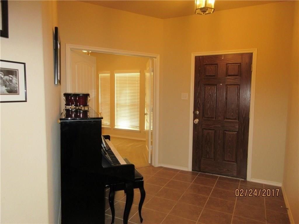 1110 Lubbock Ln - Photo 6 of 36