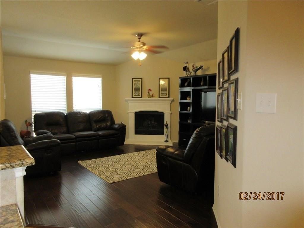 1110 Lubbock Ln - Photo 7 of 36