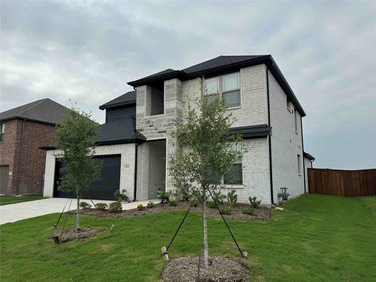 831 Rosebud Trl - Photo 3 of 27