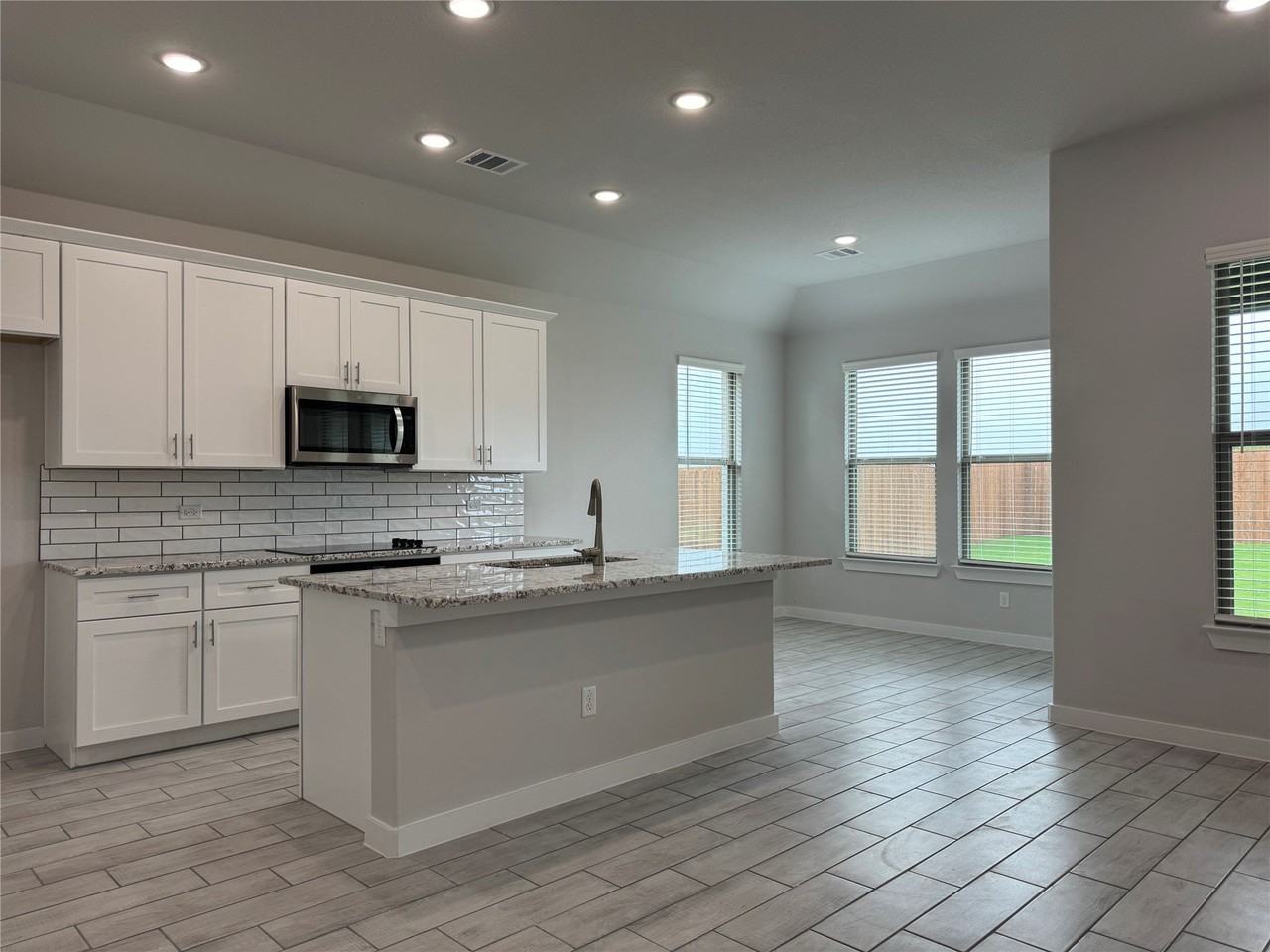 831 Rosebud Trl - Photo 4 of 27