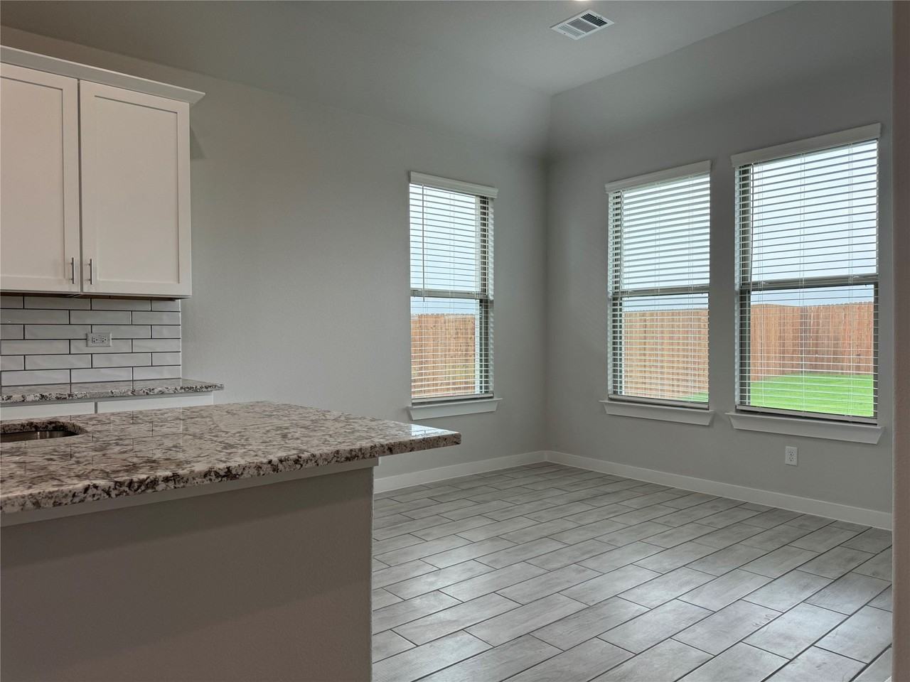 831 Rosebud Trl - Photo 7 of 27