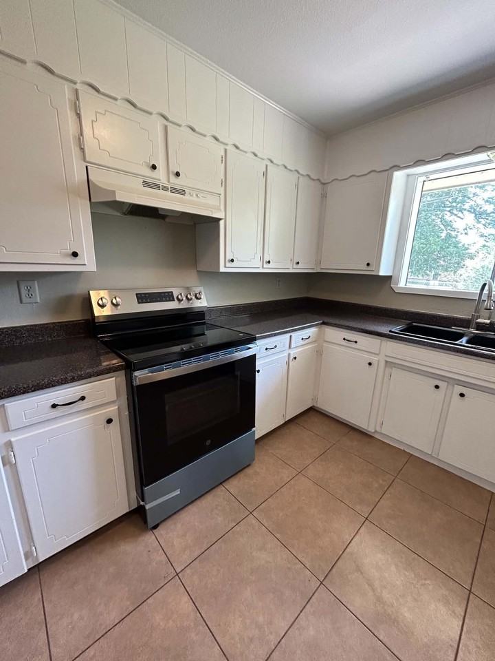 1206 Anetta St - Photo 5 of 19