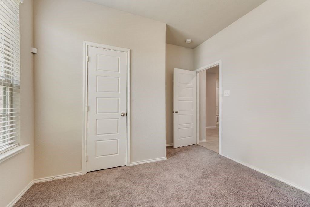 3403 Western Trl - Photo 5 of 39