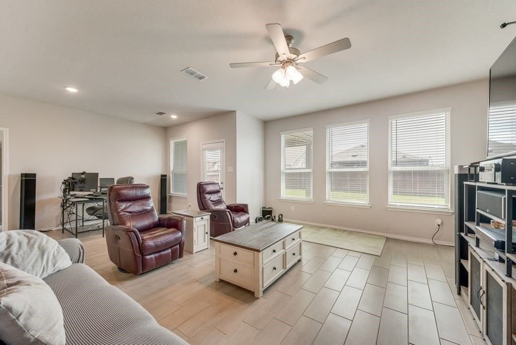 3403 Western Trl - Photo 7 of 39