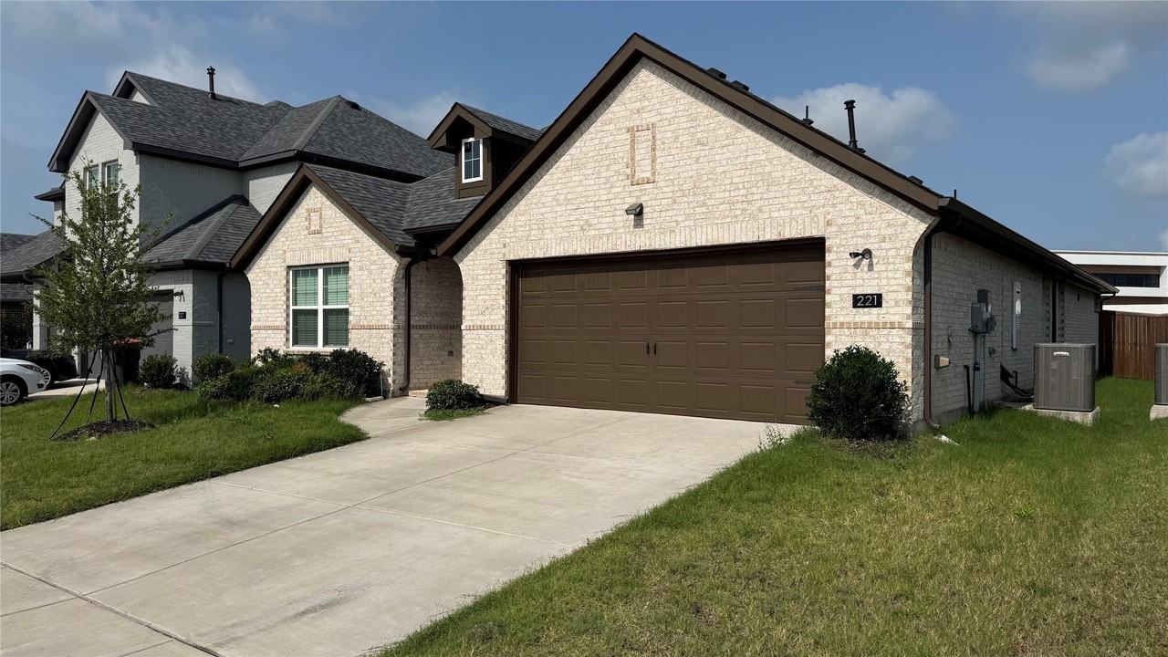 221 Santa Lucia Dr - Photo 3 of 22